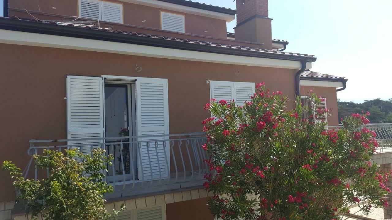 Apartments Mestrovic Лопар Екстериор снимка