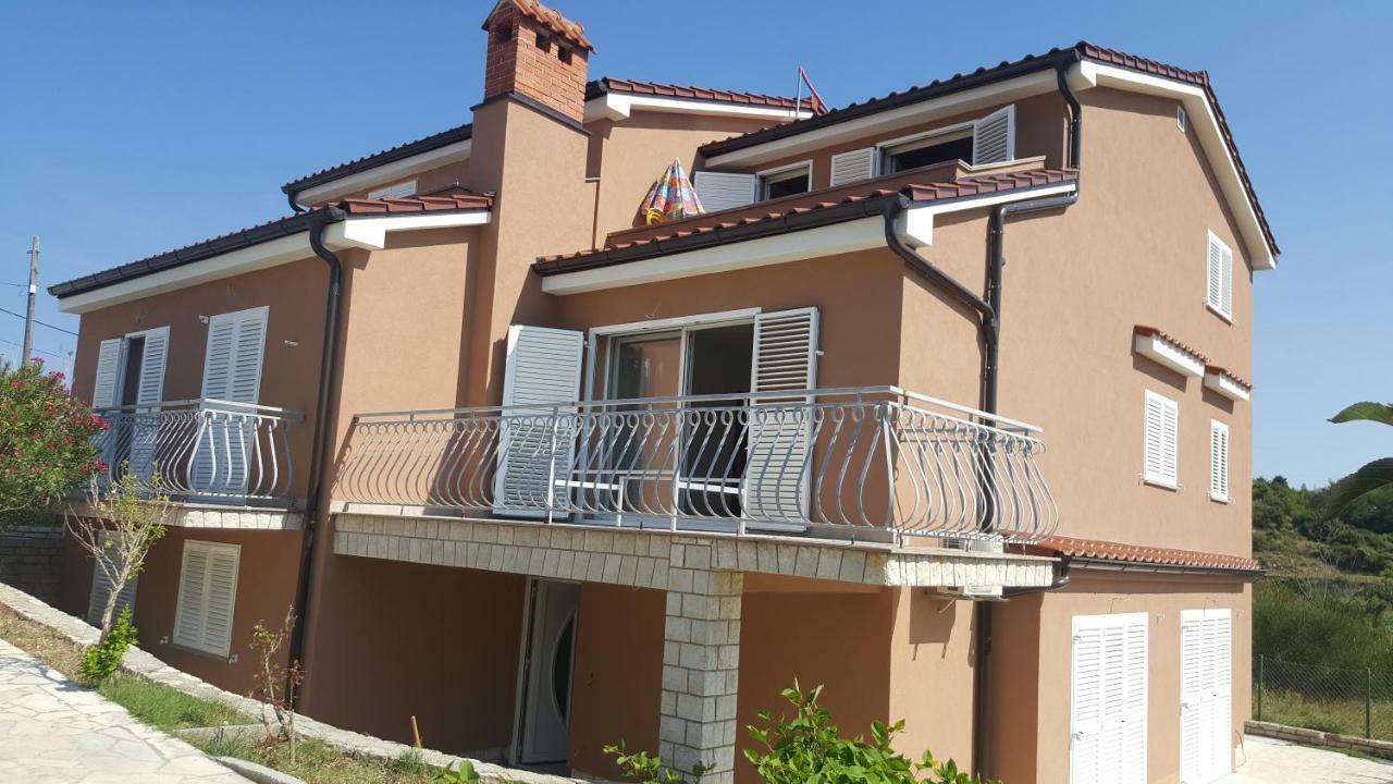 Apartments Mestrovic Лопар Екстериор снимка