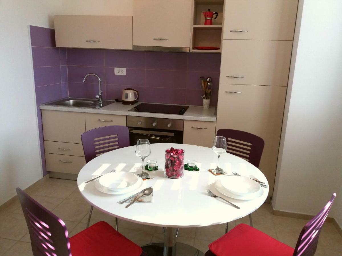 Apartments Mestrovic Лопар Екстериор снимка