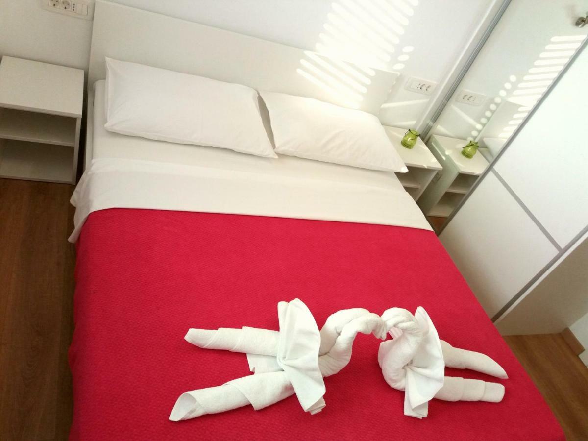 Apartments Mestrovic Лопар Екстериор снимка