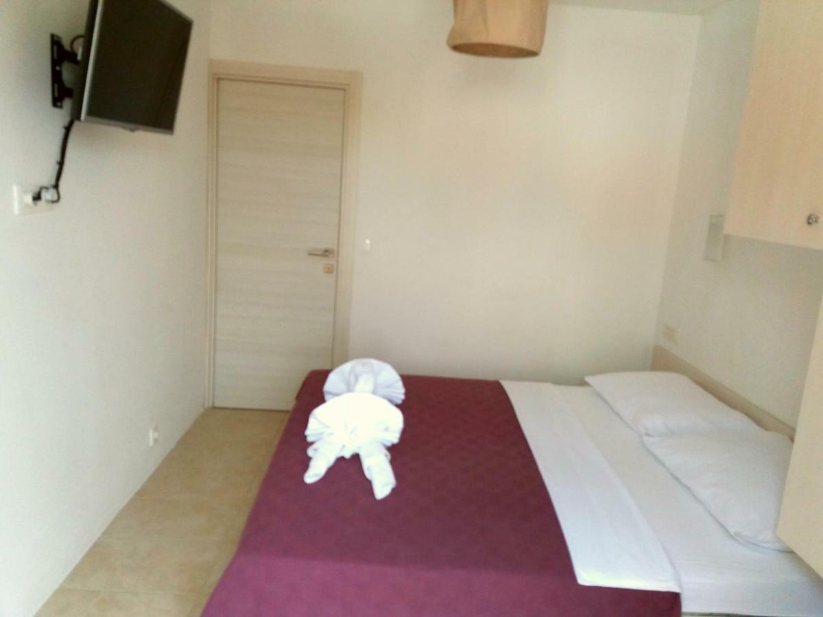 Apartments Mestrovic Лопар Екстериор снимка