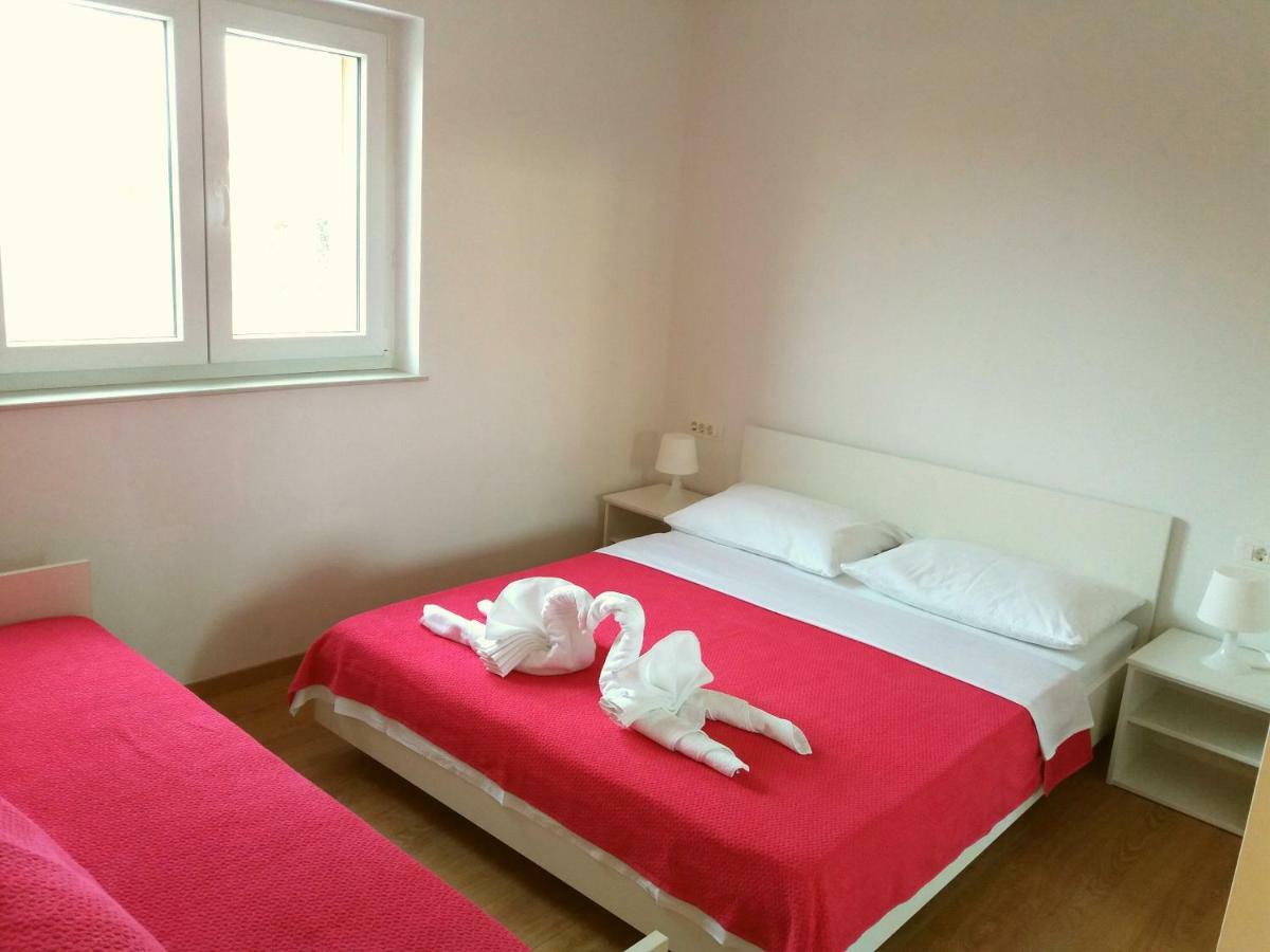 Apartments Mestrovic Лопар Екстериор снимка
