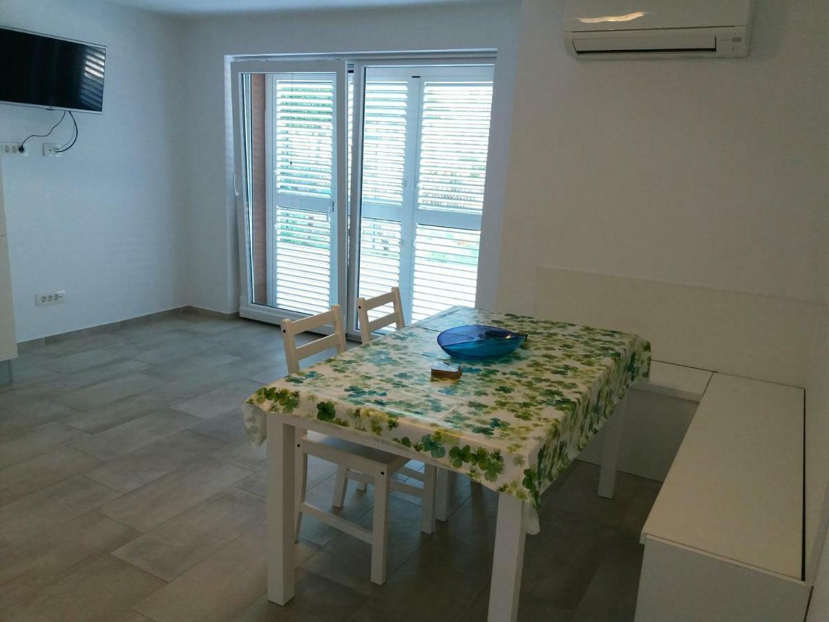 Apartments Mestrovic Лопар Екстериор снимка