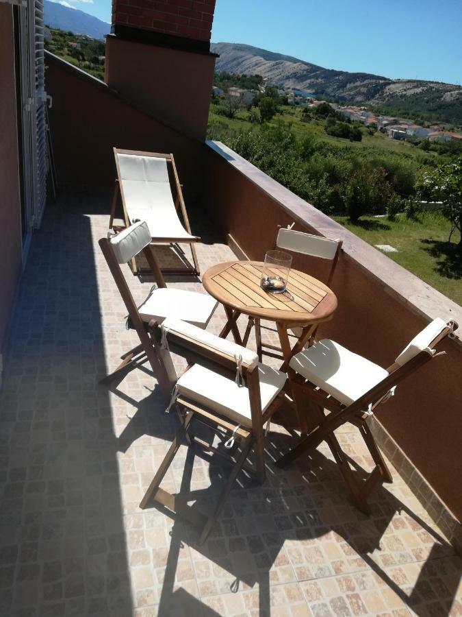 Apartments Mestrovic Лопар Екстериор снимка