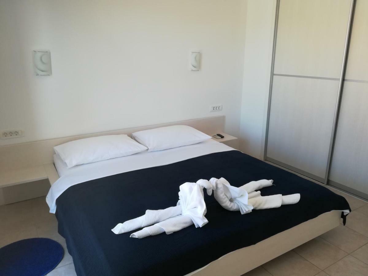 Apartments Mestrovic Лопар Екстериор снимка